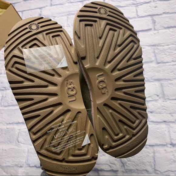 UGG Gita Bootie in Gold - Picture 6 of 10